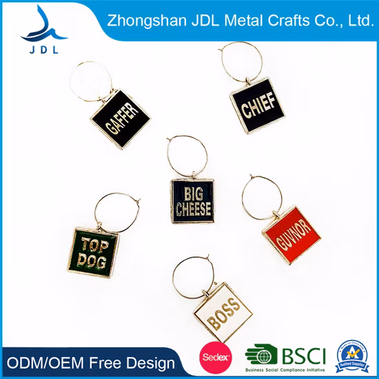 Marqueurs en gros bon marché d'usine cravate un sur cabochon uni mode alliage plaqué argent lettre personnalisée mariage coeur verre charme souvenirs de vin